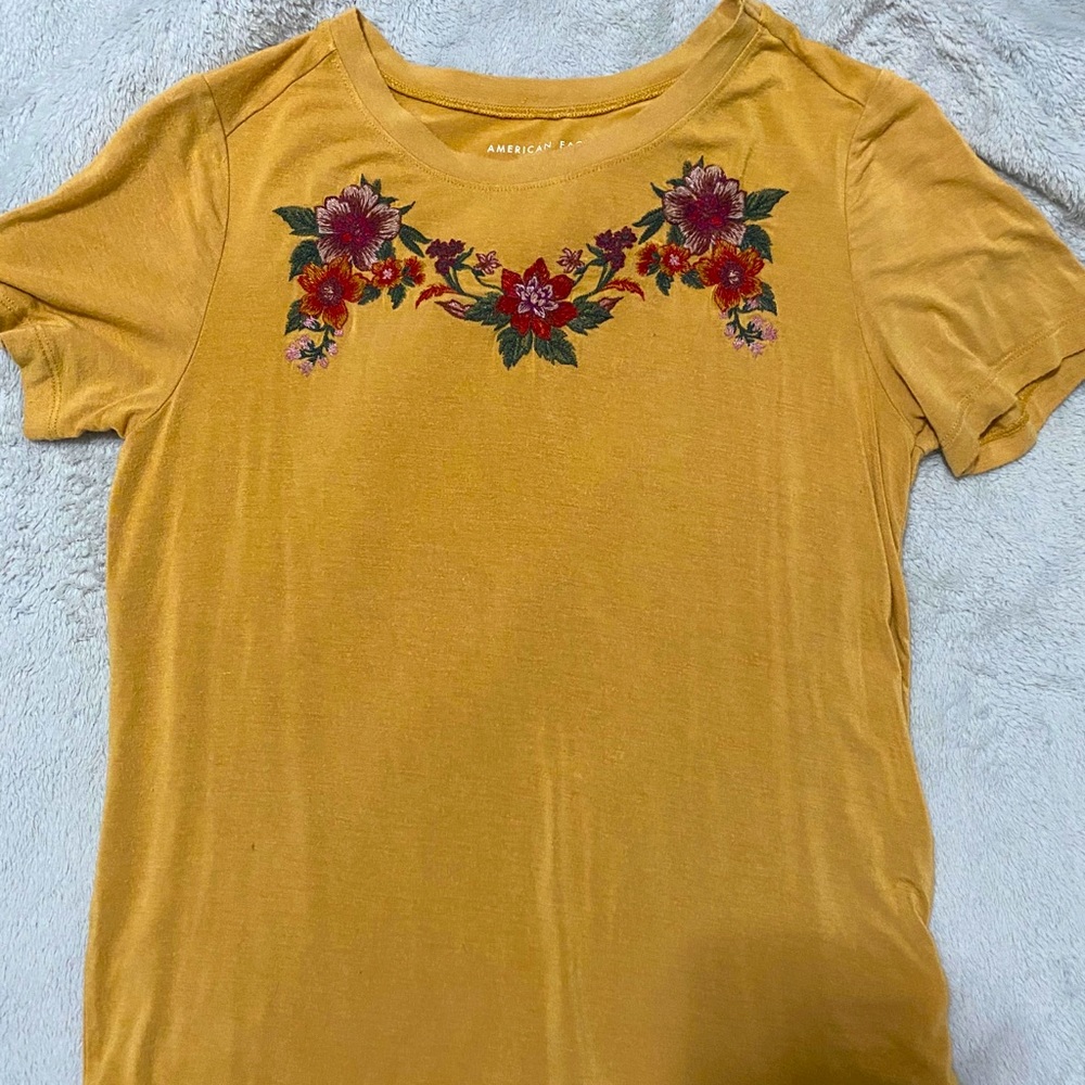 American Eagle flower print shirt